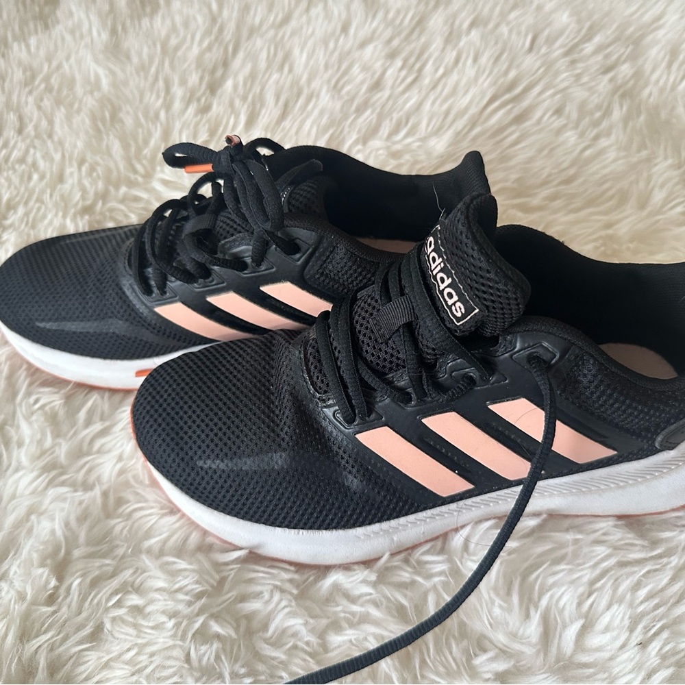 Adidas  kids  sneakers black size 4